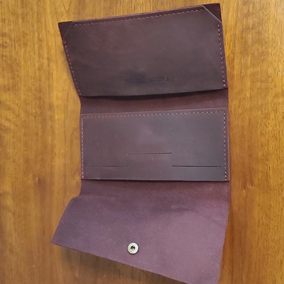 Portland Leather merlot rancher wallet NWOT - Picture 4 of 4